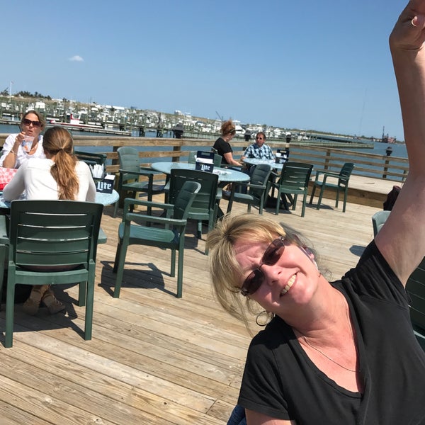 Foto diambil di Harbor View Restaurant oleh Diane S. pada 5/14/2017