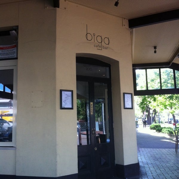รูปภาพถ่ายที่ Biga Café โดย vicbeeroclock เมื่อ 10/10/2013