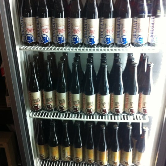 รูปภาพถ่ายที่ Slow Beer โดย vicbeeroclock เมื่อ 10/17/2012
