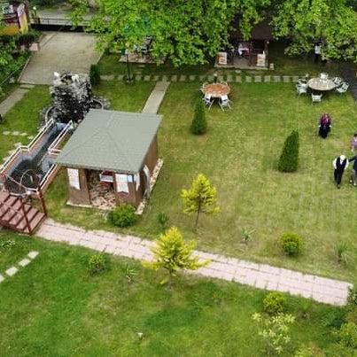รูปภาพถ่ายที่ Kumköy Çınaraltı Et ve Balık Tesisleri โดย Sinan Ç. เมื่อ 5/23/2022