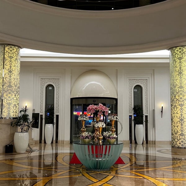 Foto diambil di Bahi Ajman Palace Hotel oleh M pada 6/26/2023