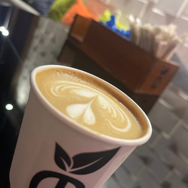 Foto diambil di Omazé Coffee oleh Mohammed ~. pada 10/19/2022