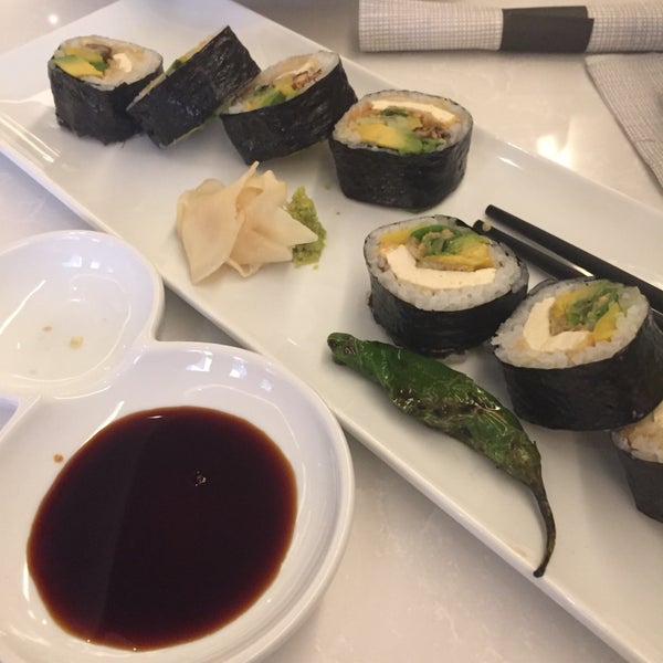 6/8/2017 tarihinde Jarka R.ziyaretçi tarafından Friends Sushi'de çekilen fotoğraf