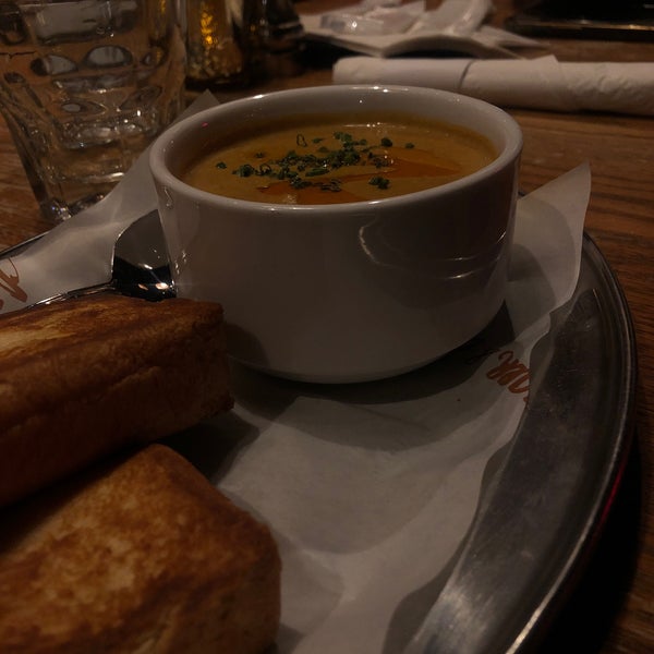 Photo taken at Burger &amp; Lobster by Mansour A. on 1/30/2022