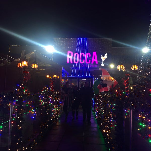 Das Foto wurde bei Rocca Cafe &amp; Lounge von Mansour A. am 1/12/2020 aufgenommen