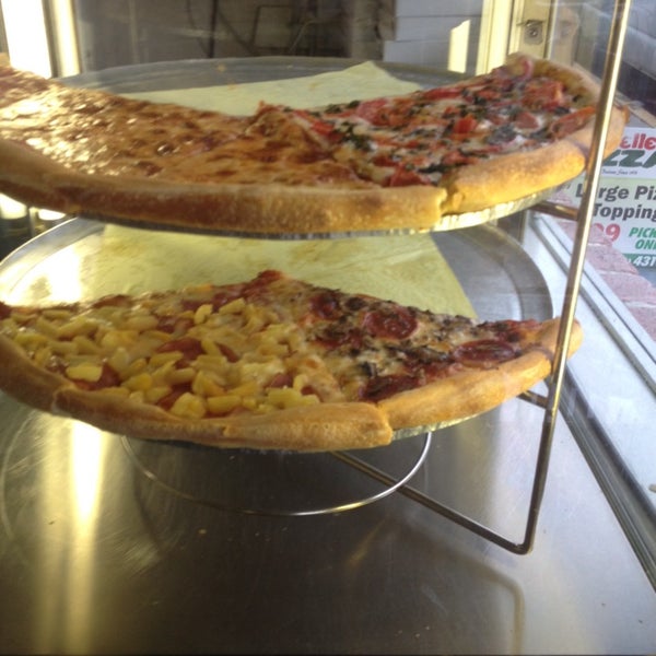 6/3/2014 tarihinde Mike n Joiziyaretçi tarafından Cybelle&#39;s Pizza'de çekilen fotoğraf