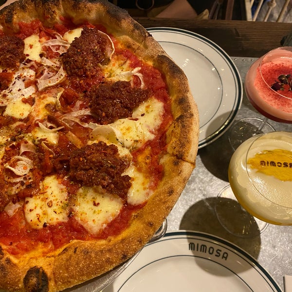 Снимок сделан в Mimosa Brooklyn Pizza пользователем Ira 1/30/2022