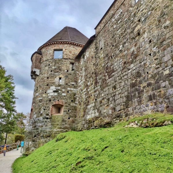 Foto tirada no(a) Castelo de Liubliana por Hadeel em 10/31/2023