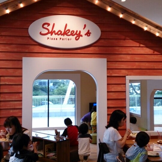 シェーキーズ よみうりランド店 Pizza Place In 多摩区 シェーキーズ よみうりランド店 Pizza Place In 多摩区
