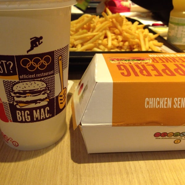 รูปภาพถ่ายที่ McDonald&#39;s โดย canol z. เมื่อ 10/24/2014