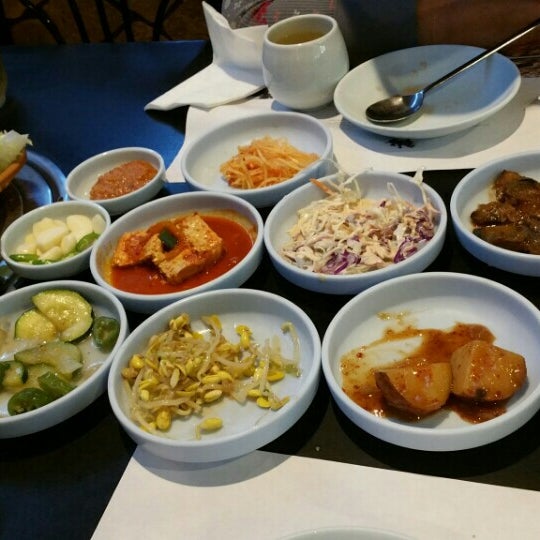 รูปภาพถ่ายที่ Seorabol Korean Restaurant โดย Min B. เมื่อ 2/6/2016