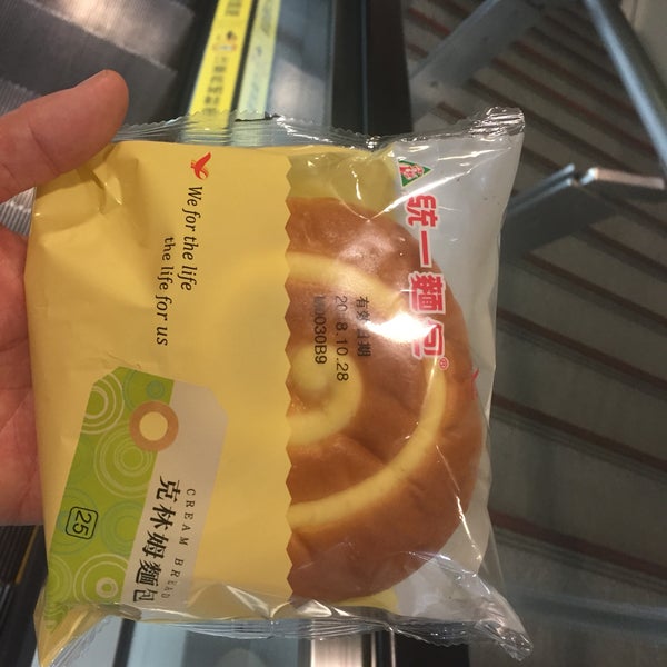 Ананасовый пирог слойки в 7 Eleven Таиланд