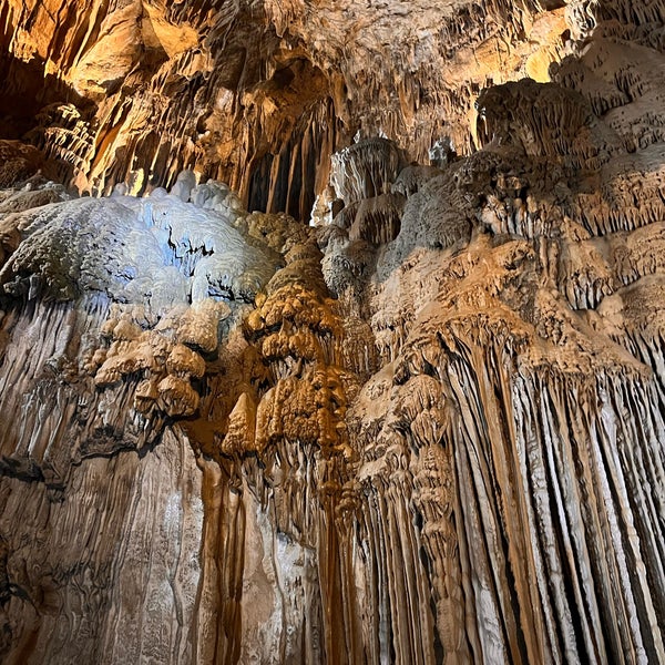 Foto scattata a Lake Shasta Caverns da kavyani r. il 12/6/2021