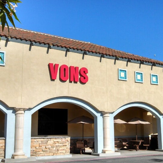 VONS Grocery Store in Thousand Oaks