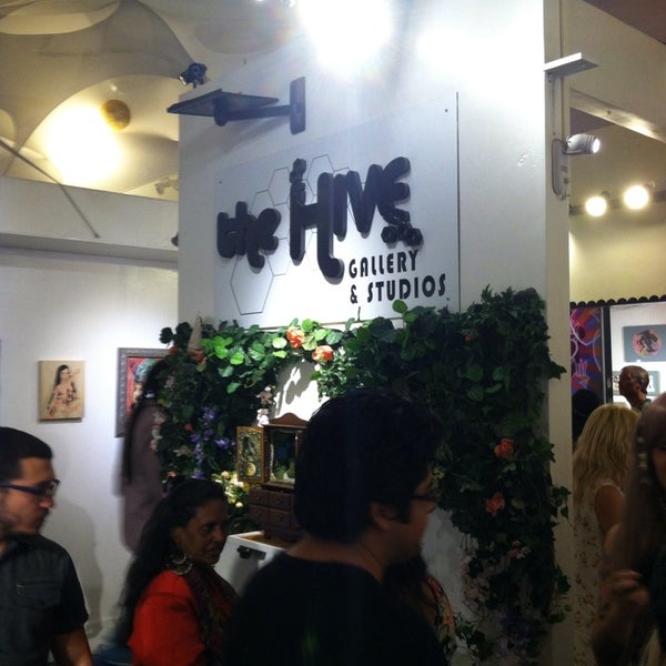 Foto tirada no(a) The Hive Gallery &amp; Studios por John N. em 10/5/2014