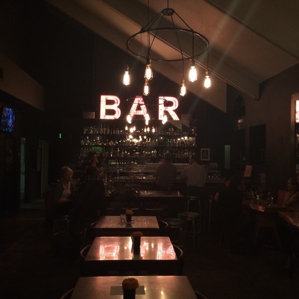 Foto diambil di Toast Kitchen + Bar oleh Sooz pada 9/27/2014