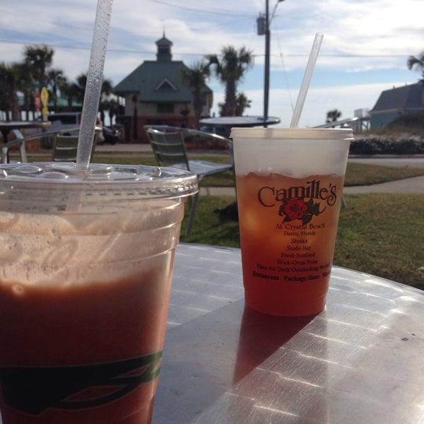 รูปภาพถ่ายที่ Camille&#39;s At Crystal Beach โดย Jason เมื่อ 1/20/2014