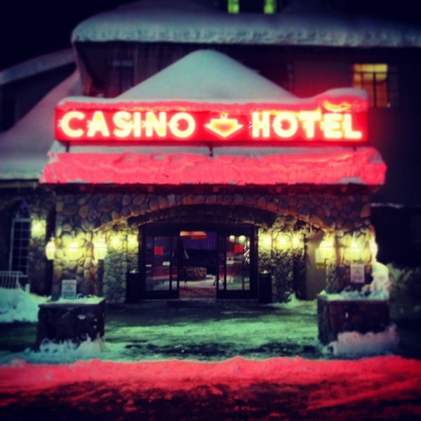 Foto tirada no(a) Tahoe Biltmore Lodge &amp; Casino por David L. em 12/28/2012