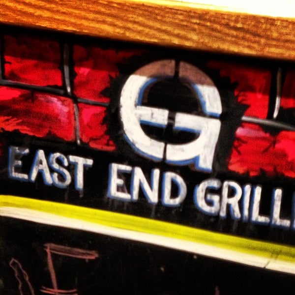 Foto tirada no(a) East End Grille por Kate Y. em 6/28/2013