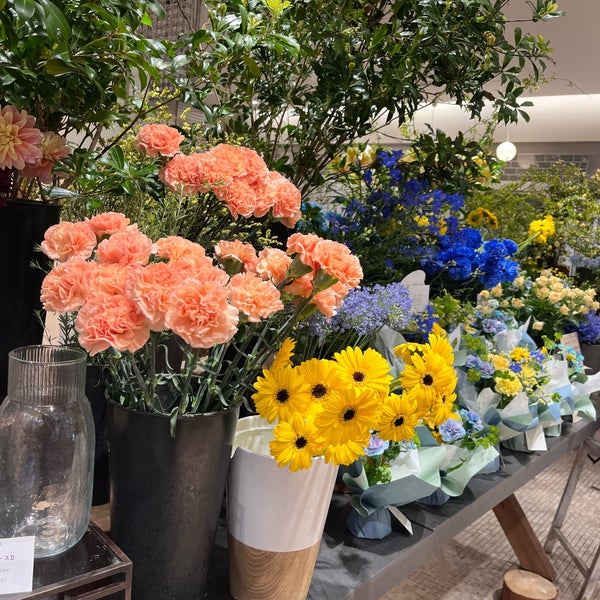 Photos At Hibiya Kadan Style Vif Flower Shop