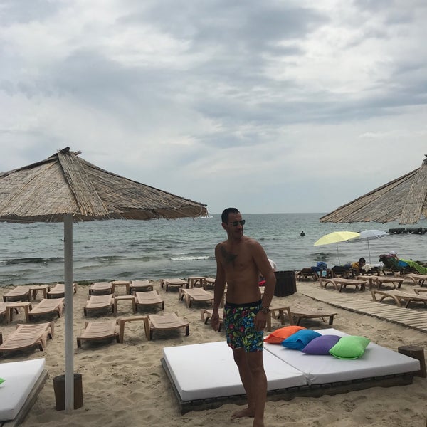 รูปภาพถ่ายที่ OTRADA Beach Club โดย Timurşah G. เมื่อ 6/28/2018