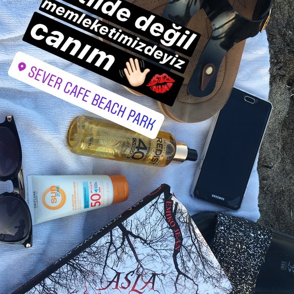 รูปภาพถ่ายที่ Sever Cafe Beach Park โดย Sevgi Ş. เมื่อ 8/29/2018