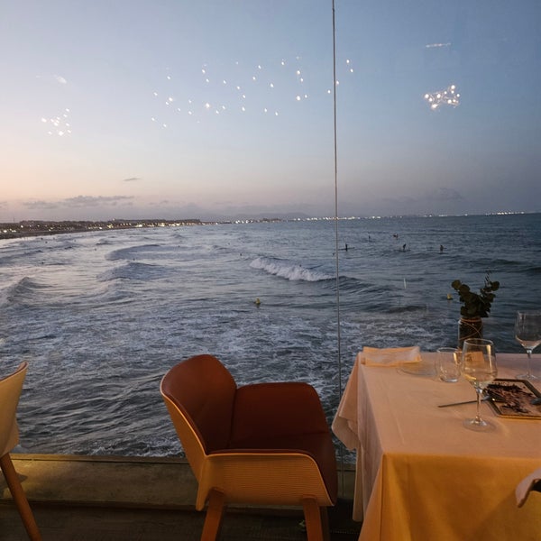 Thr views of the ocean are really nice and the restaurant has a nice look and feel! But service was really bad, definitely need more waiters. The food was good but not spectacular.