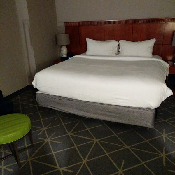 Photo taken at Courtyard by Marriott New York Manhattan/Fifth Avenue by Cyrus H. on 6/4/2018