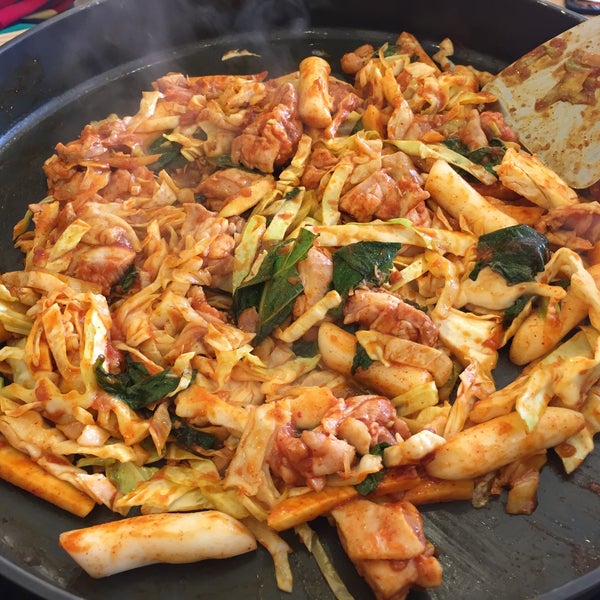 남이섬 참나무숯불 닭갈비 - 한국 경기도 가평군 가평읍 달전리 131-1 남이섬 참나무숯불 닭갈비