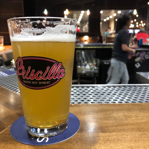 Photo taken at Oskar Blues Grill and Brew by Matthew P. on 8/27/2019
