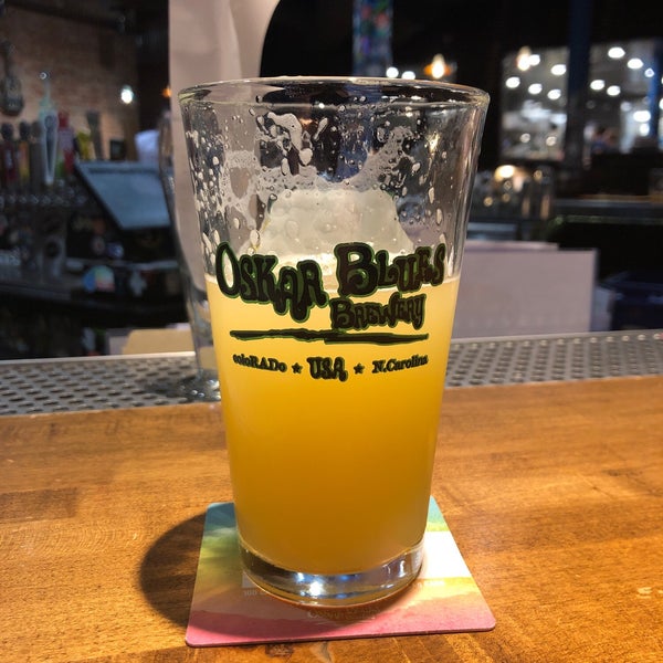 Photo taken at Oskar Blues Grill and Brew by Matthew P. on 6/18/2019
