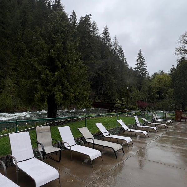 Belknap Hot Springs Lodge & Gardens McKenzie Bridge, OR