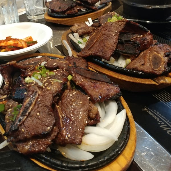 7/17/2017 tarihinde Treeziyaretçi tarafından Sura Korean BBQ Buffet'de çekilen fotoğraf