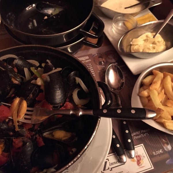 69 sister types of Moules... The Larry ends up with exotic ones! 1100gr of delicious Moules... Just the right place to go to enjoy all kinds of Moules!