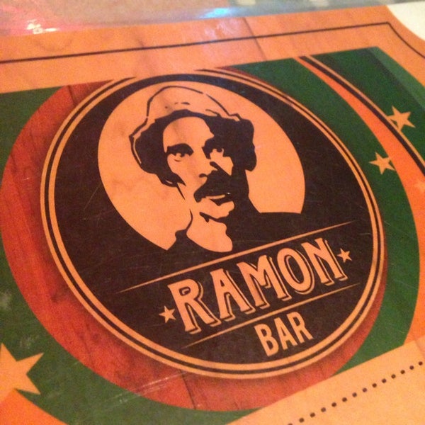 Foto tomada en Ramon Pizza &amp; Bar  por Sarah R. el 4/25/2014