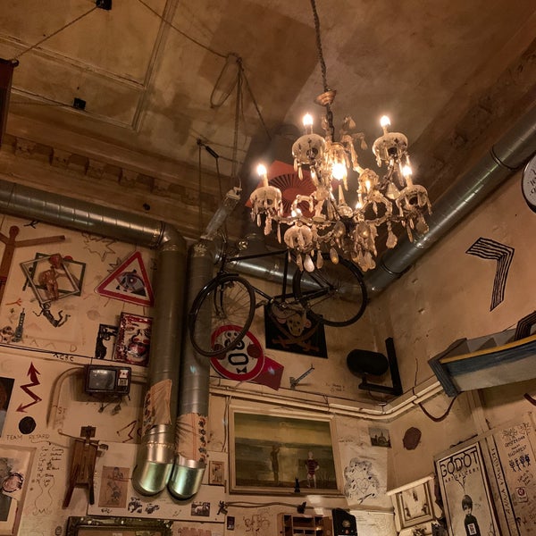 9/28/2019 tarihinde Владимир О.ziyaretçi tarafından Csendes Vintage Bar &amp; Cafe'de çekilen fotoğraf