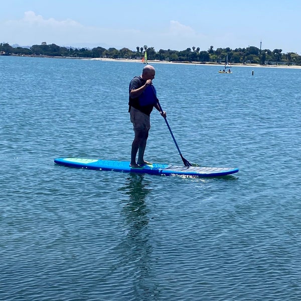 Foto tirada no(a) Mission Bay Aquatic Center por Ken L. em 7/1/2021