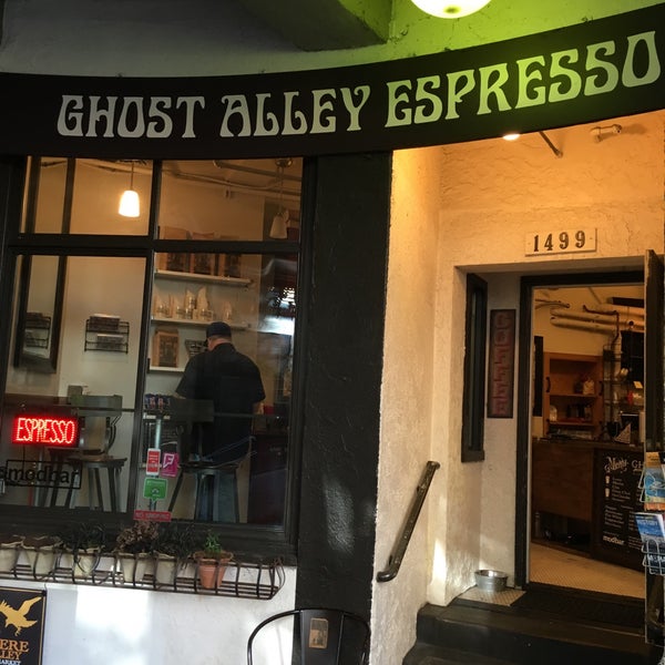 Foto diambil di Ghost Alley Espresso oleh Naman M. pada 5/1/2016