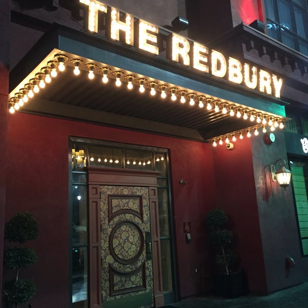 รูปภาพถ่ายที่ The Redbury โดย Maureen T. เมื่อ 5/12/2016