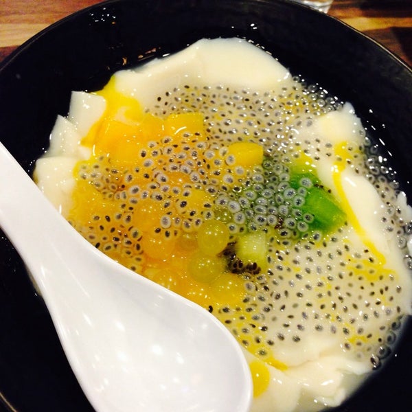 3/14/2014 tarihinde Ziyun P.ziyaretçi tarafından YiCha Cafe'de çekilen fotoğraf