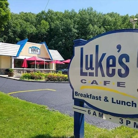 Foto tirada no(a) Luke&#39;s Cafe por Luke&#39;s Cafe em 3/24/2022