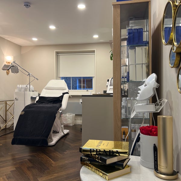Photo taken at Dr Rasha - Aesthetic Clinic London by زَ on 1/6/2022
