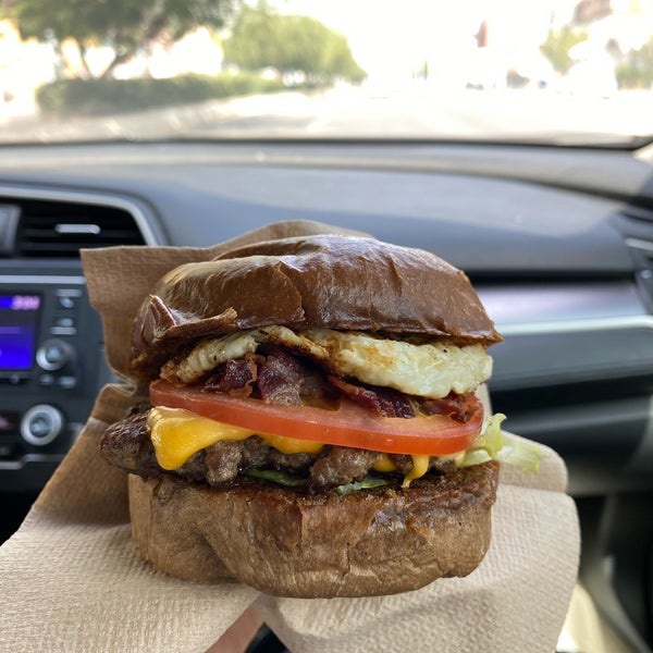 4/29/2023에 سلمى💎님이 Sketch Burger ®에서 찍은 사진