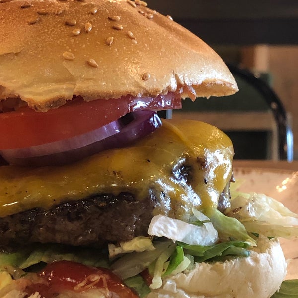 Foto diambil di Upper Burger Grill oleh Abdulla S. pada 6/8/2019