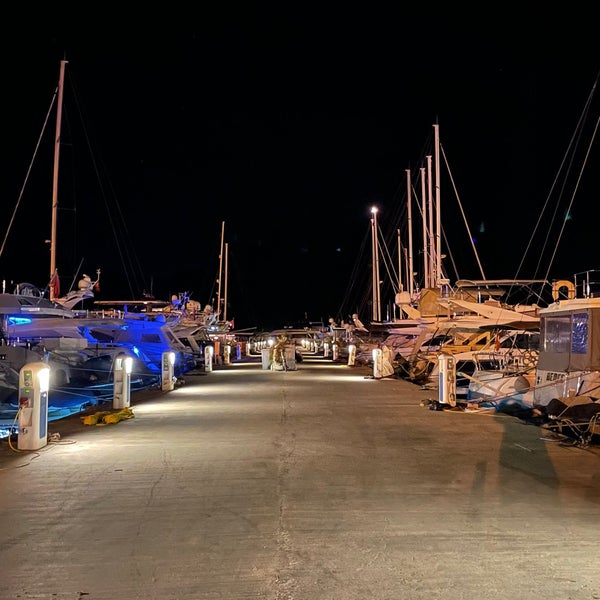 รูปภาพถ่ายที่ Martı Marina &amp; Yacht Club โดย Emrah C. เมื่อ 10/1/2021