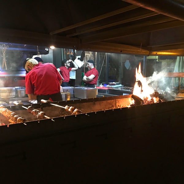 Снимок сделан в Первая львовская грилевая ресторация мяса и справедливости пользователем Emrah C. 3/2/2018