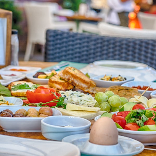Foto diambil di MMK Yeldeğirmeni Restaurant Yalıkavak oleh MMK Yeldeğirmeni Restaurant Yalıkavak pada 8/22/2015