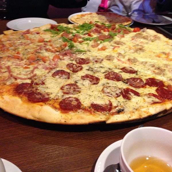 Das Foto wurde bei Brother&#39;s pizza von Olga am 4/30/2013 aufgenommen