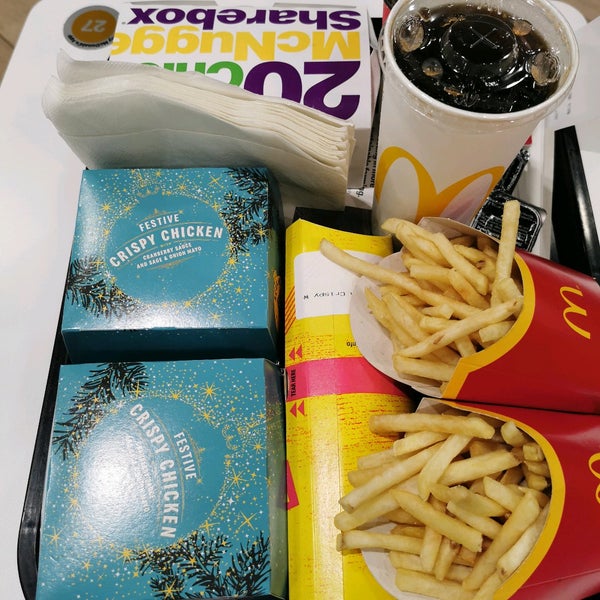Foto tomada en McDonald&#39;s  por Valentina K. el 11/20/2021