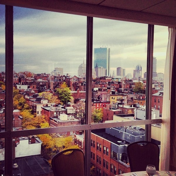 Foto tirada no(a) Wyndham Boston Beacon Hill por Jeffrey H. em 11/10/2013
